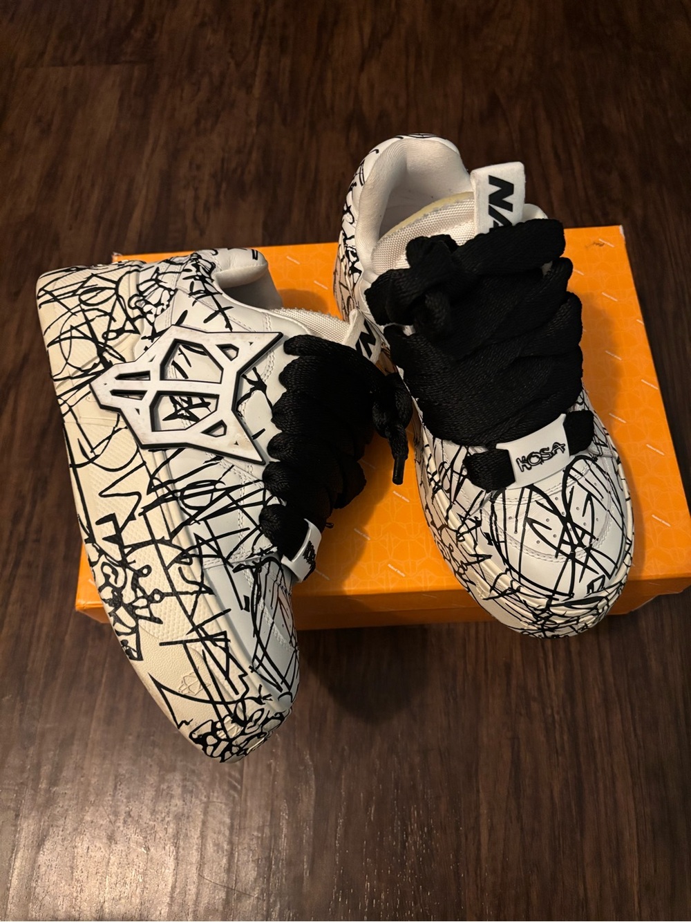 KOSA BLACK SCRIBBLE SNEAKERS🔥🖤

100% Authentic✅